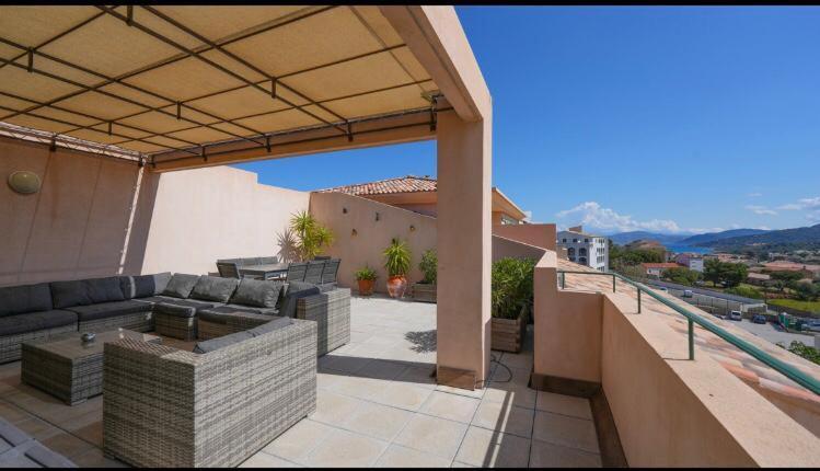 Chez Pasqua ! Appartement Spacieux Avec Terrasse 2 Chambres 6 Couchages En Rooftop LʼÎle-Rousse Exteriér fotografie